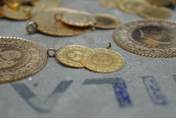 Altın yeni haftaya rekor tazeleyerek girdi