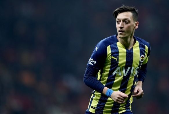 Mesut zil, futbolu braktn aklad