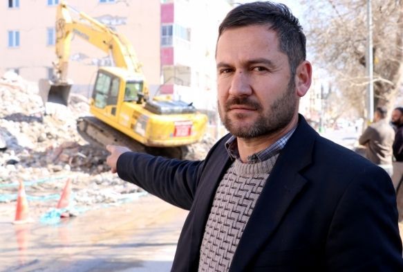 Enkazda kalan 1 milyon liralk yem ve gdasn kurtarmaya alyor