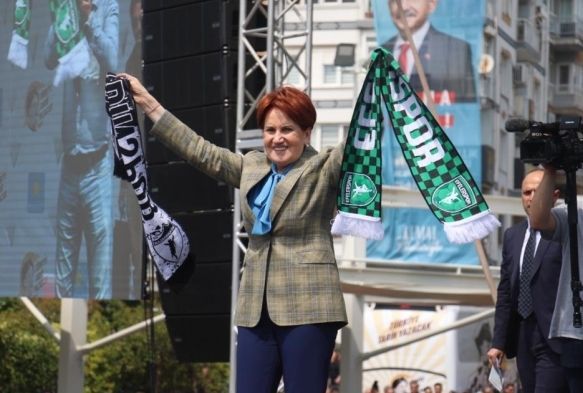 Akener:Menderesin mezarn akrbeyliye getirmek boynumun borcudur