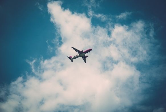Uçuş sırasında kapıyı açan yolcu gözaltına alındı