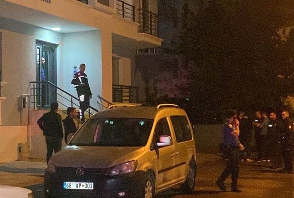 Ayrılmak isteyen polis sevgilisini başından vurdu