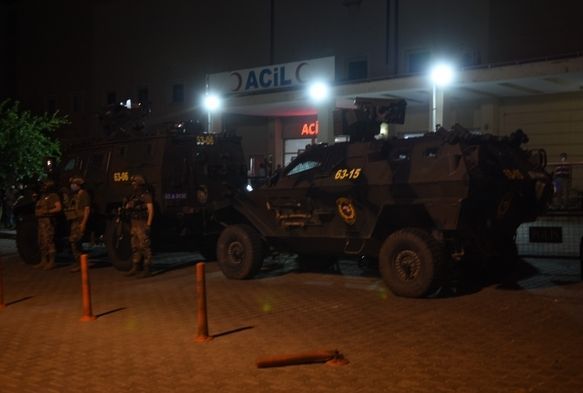 Yol verme tartışması kavgaya dönüştü: 8 yaralı
