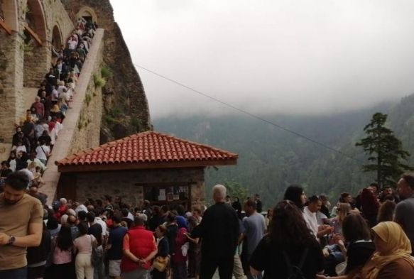Smela Manastr'n  20 bine yakn turist ziyaret etti