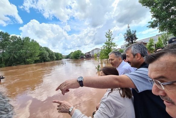 ileri Bakan Yerlikaya'dan Dou Karadeniz'e sel uyars