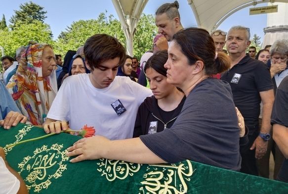 Aracn arpmas sonucu hayatn kaybeden bisikletli topraa verildi