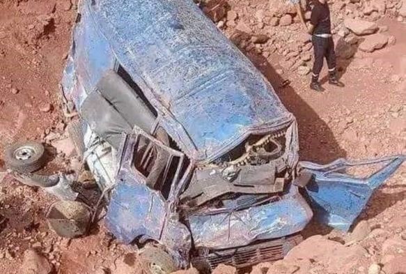 Minibüs şarampole yuvarlandı: 24 ölü