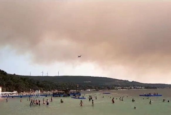 Bir yanda deniz keyfi, diğer yanda hüzün