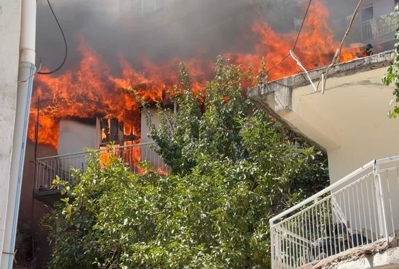 Yatalak çift çıkan yangında hayatını kaybetti