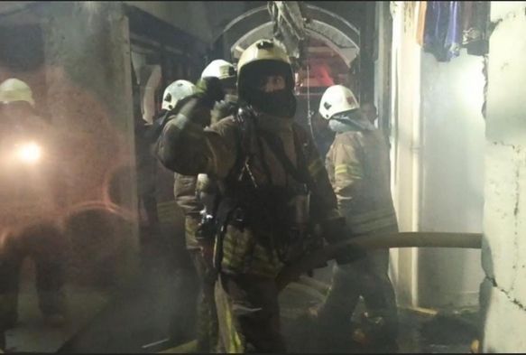 Kapalıçarşı'da çıkan yangın söndürüldü