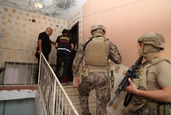 Depremzedeleri dolandıranlardan şüphelilerden 4'ü tutuklandı