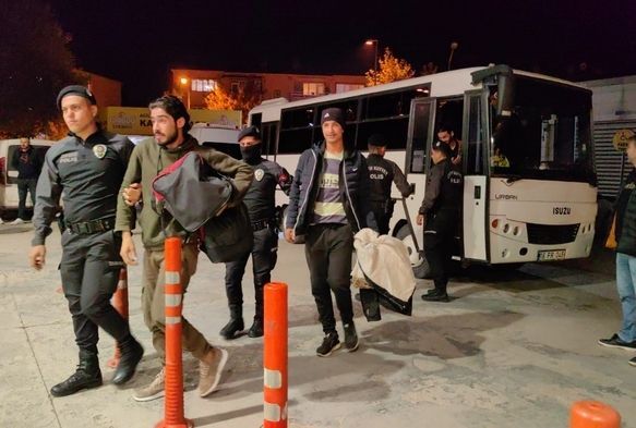 İnegöl'de 20 kaçak göçmen yakalandı