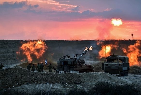 Gazze’yi vuran topçu birlikleri anbean kameralara yansıdı