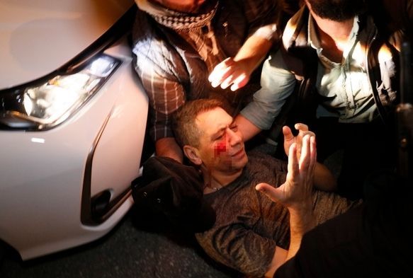 Adana'da ABD konsolosluğu taşlandı