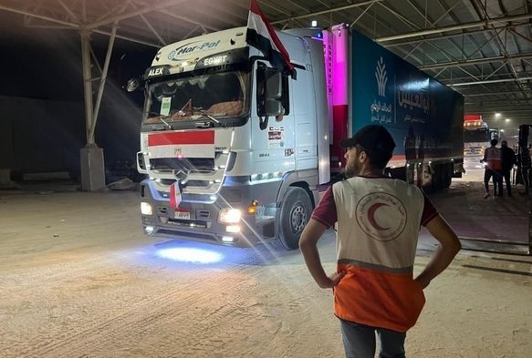 Gazze'ye 4. yardım konvoyu Refah Sınır Kapısı'ndan giriş yaptı