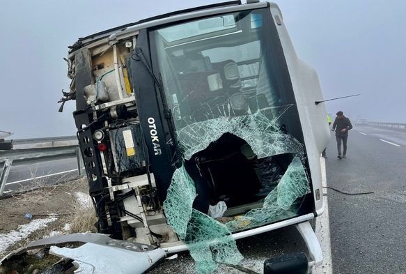 Ağrı’da sis kazayı beraberinde getirdi: 19 yaralı