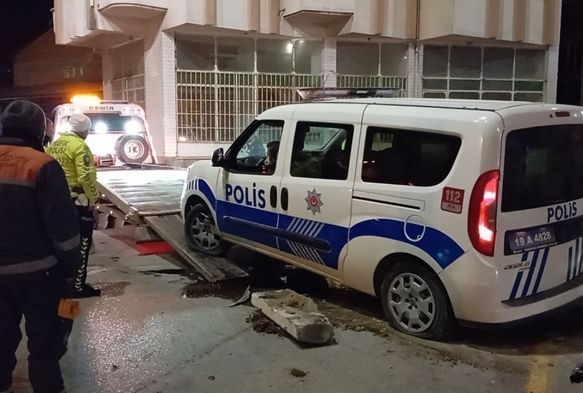Şpheli ara kovalayan polis otosu kaza yaptı