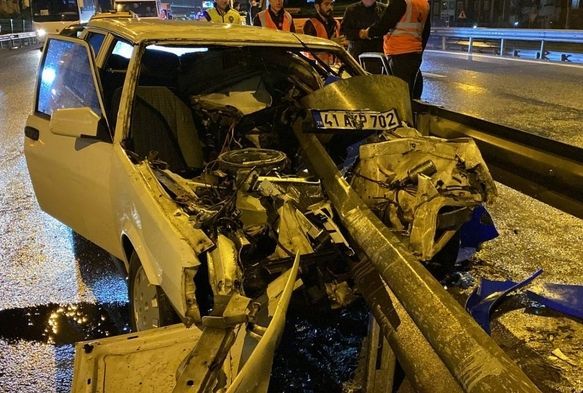Bariyere Ok Gibi Saplandı!