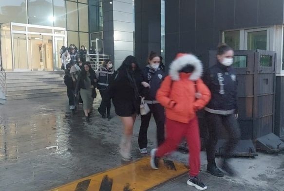 Fuhuş operasyonunda 25i kadın 37 kişi yakalandı