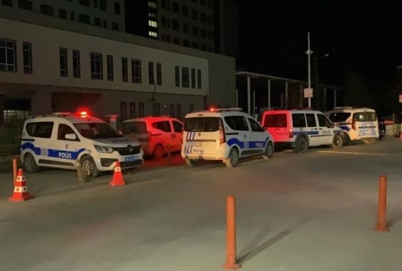 Akrabalar arasında silahlı atışma: 3 l