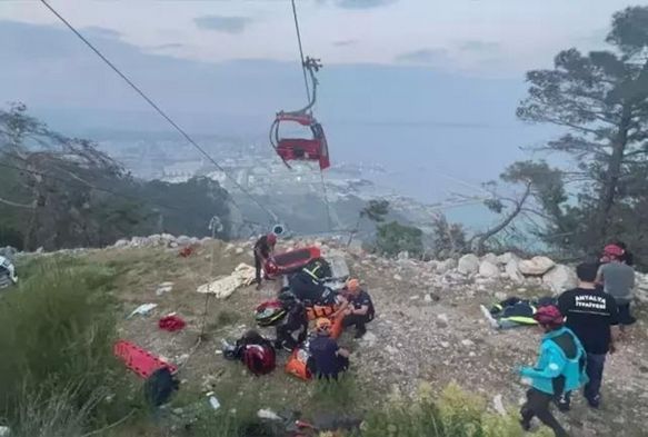 Teleferik Koptu; 1 l, 7 Yaralı