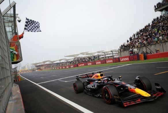 Çin'de Pole Pozisyonu Verstappen'in