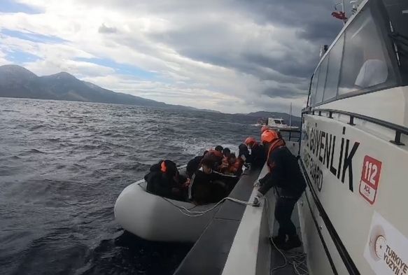 15 Düzensiz Göçmen Kurtarıldı!