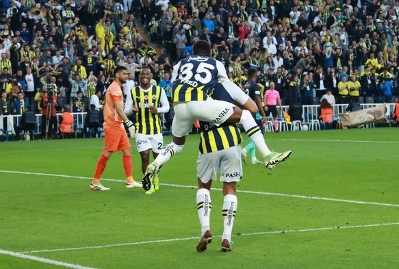 Fenerbahçe, umudunu son 2 haftaya taşıdı