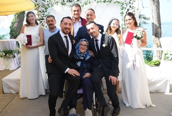 3 Kardeş, Aynı Gn Evlendi!