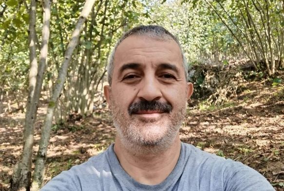 Üzerine Fındık Çuvalı Düştü, Hayatını Ka