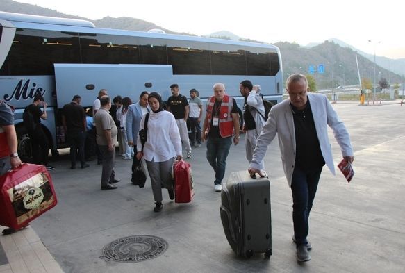 Rektörden yeni öğrencilerine jest
