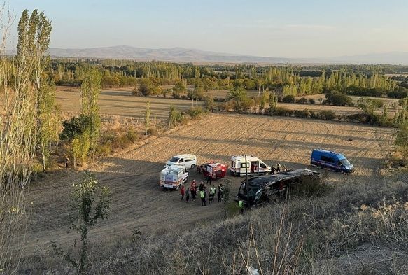Yolcu Otobüsü Şarampole Devrildi!