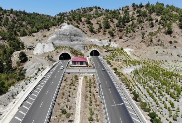 Edebiyat Yolu'ndan 4 yılda 10 milyon araç geçti