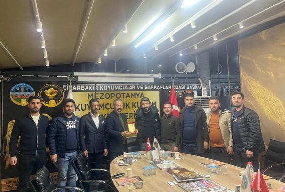 Sahte altın tespit eden kuyumcuya plaket