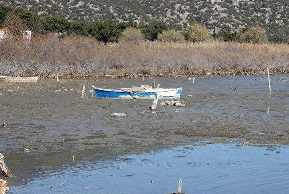 Karinada deniz 30 metre ekildi