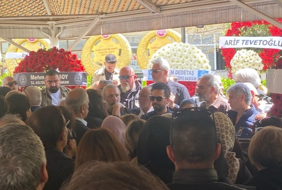 Tarkan'ın annesi son yolculuğuna uğurlanıyor