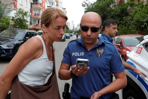 Rus turist, polis ekipleriyle baskn yapt