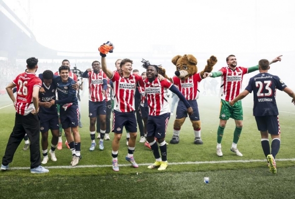 Hollanda'da ampiyon PSV