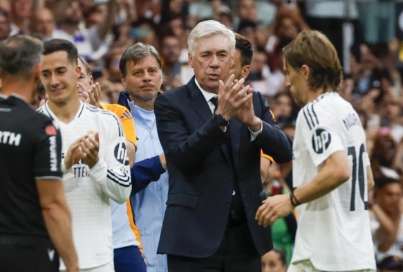 Ancelotti ve Modric, Real Madrid'e galibiyetle veda etti