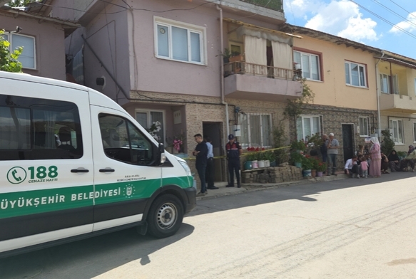 Üniversiteli genç evinde ölü bulundu