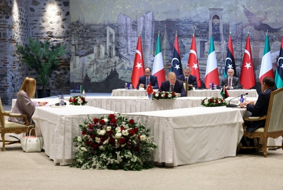 İstanbul'da Üçlü Zirve!