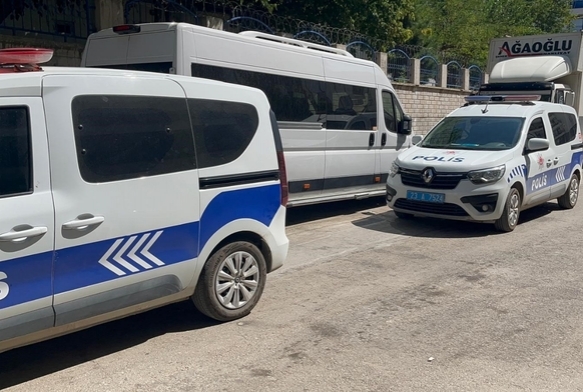 Silahını temizlerken kendini vurdu