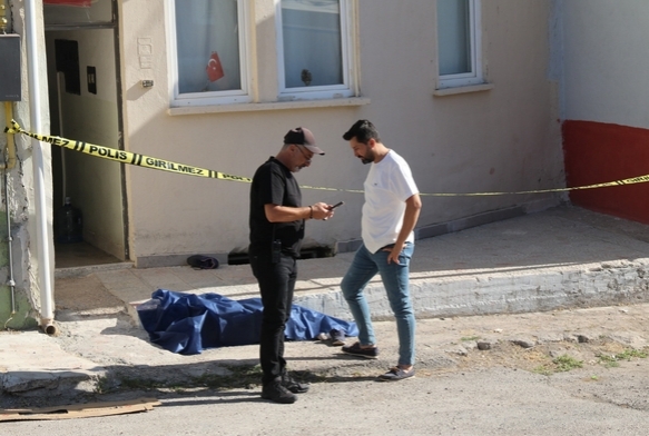 Evin önünde ölü bulundu!