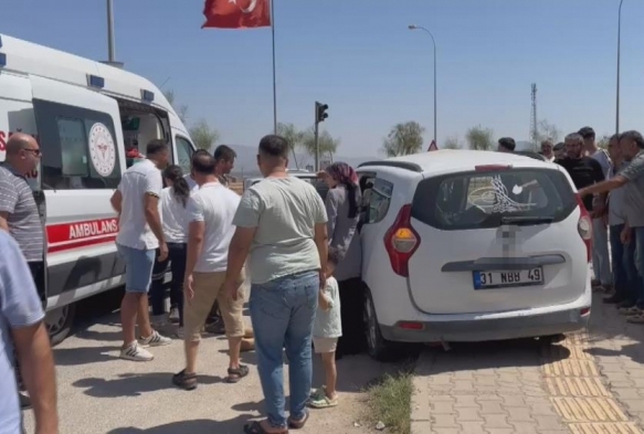 Dne giderken kaza yaptlar: 3 l, 2 yaral