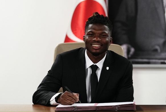 Beikta'ta yeni transfer El Bilal Toure ilk idmanna kt