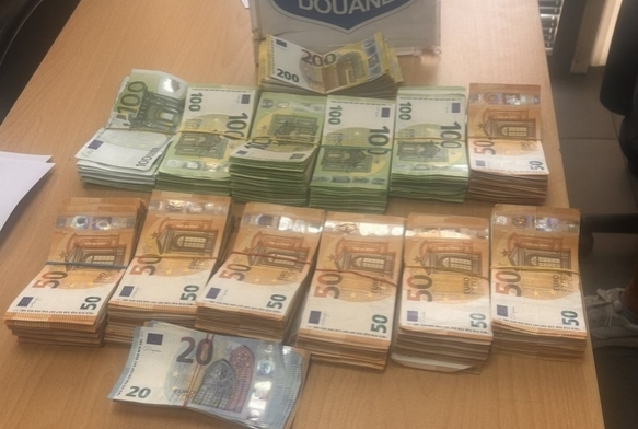 Kapkule'de 101 bin 800 euro ele geirildi