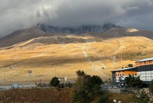 Erciyes'e mevsimin ilk kar yad