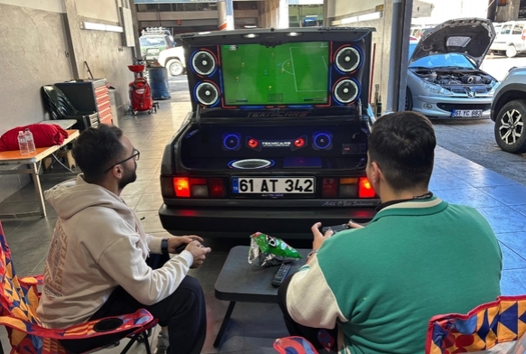 Bagajnda televizyon ve oyun konsolu var