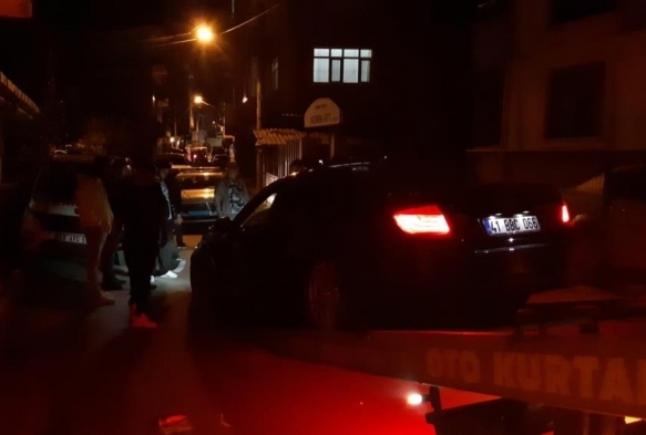 Otomobilinde defalarca baklanmt, hayatn kaybetti