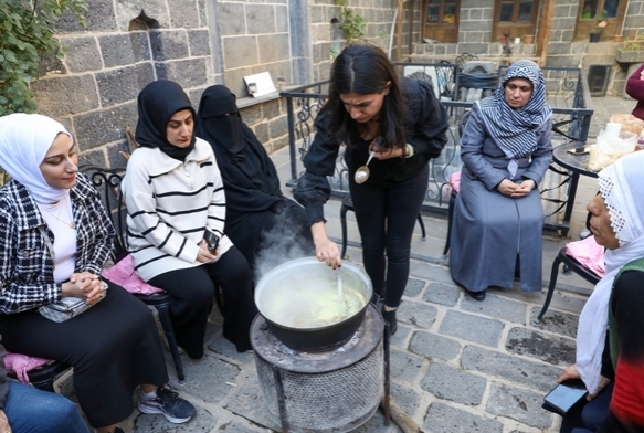 Kadnlar doal ifa karmlarn reniyor